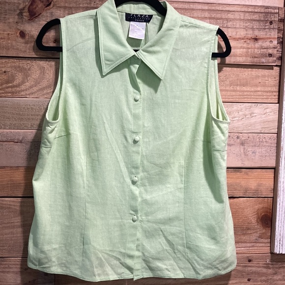 Plaza Collection Perite Button Down Sleeveless Top - Picture 2 of 6